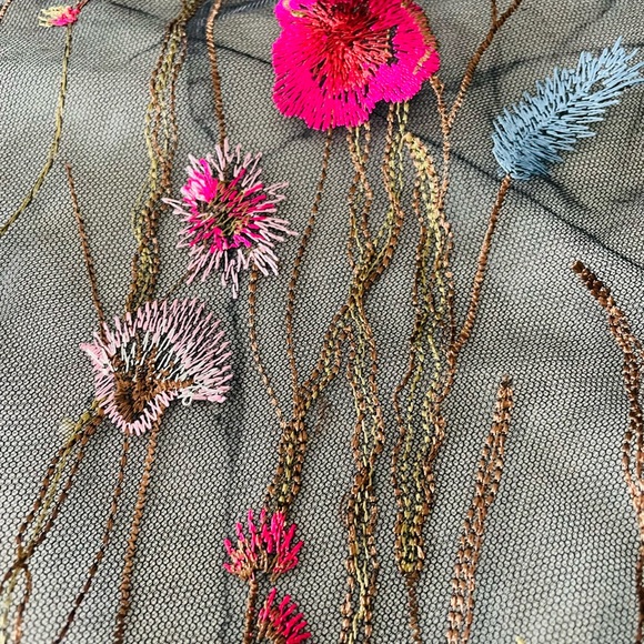 🌸3 for $30 NWT Fashion Nova Daisies  Mesh Floral Tops Embroidery Size S sheer - Picture 7 of 17